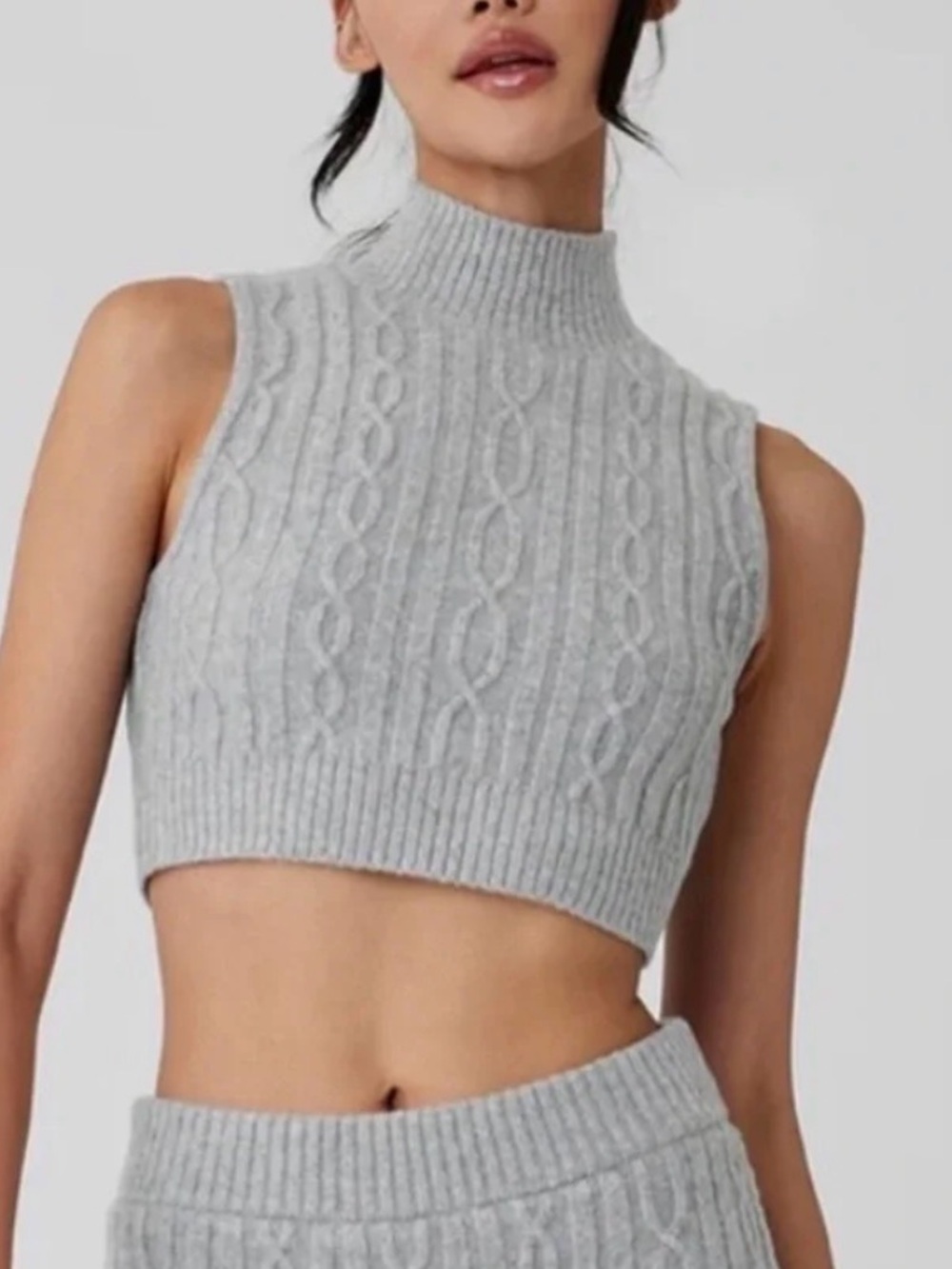 Alo Yoga Women’s Sleeveless Cable-Knit Crop Sweater - Athletic Heather Grey